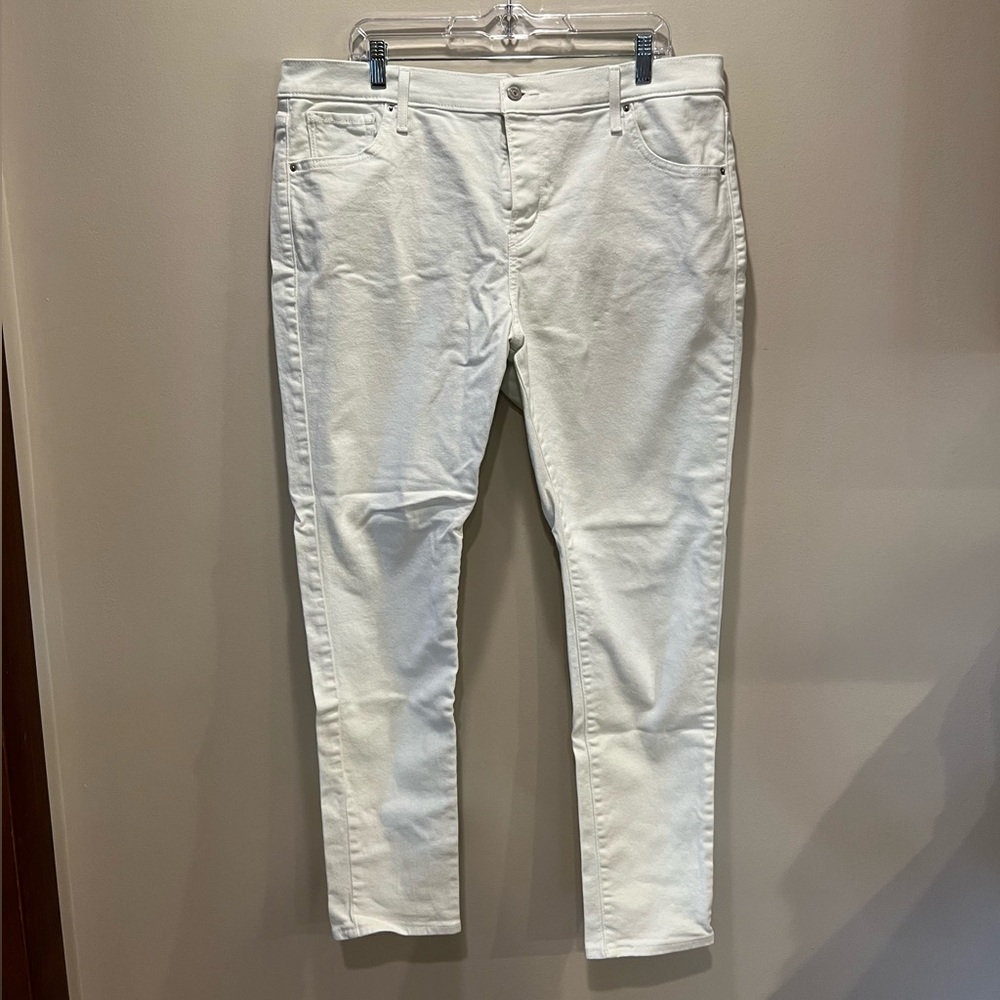 Levi High Rise Skinny White Jeans